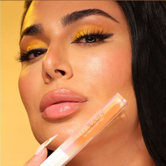 HUDA Beauty Silk Balm Honey Plumping Lip Gloss - Picture 3 of 9